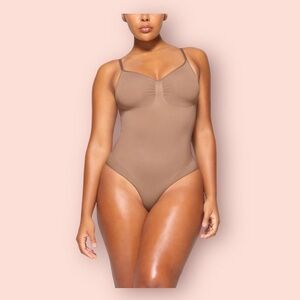 NEW Skims SEAMLESS SCULPT BRIEF BODYSUIT color sienna size SMALL new collection